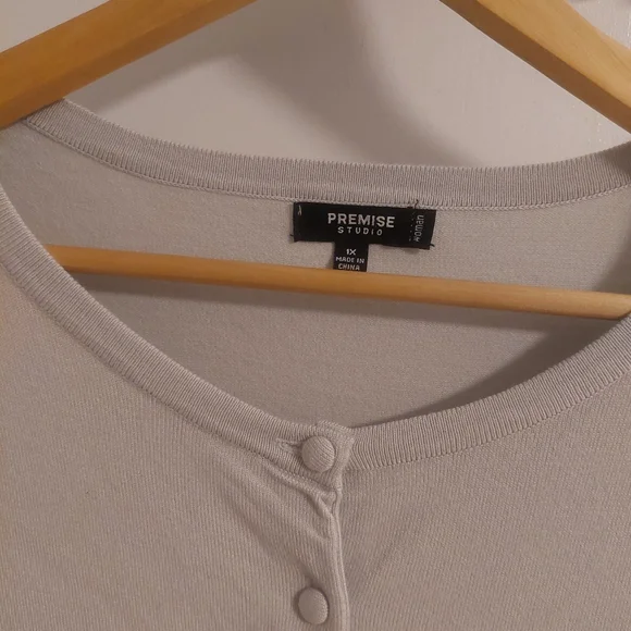 PREMISE Chic Button-Up Cardigan - Picture 2 of 5